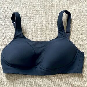 Black lululemon sports bra